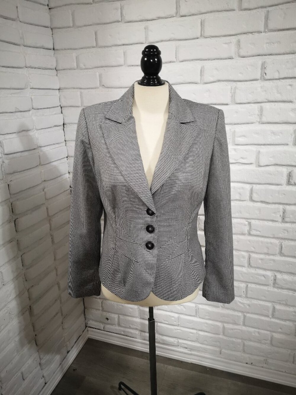 Worthington Ladies Size 8 Black & White Houndstooth Pattern Lined Blazer